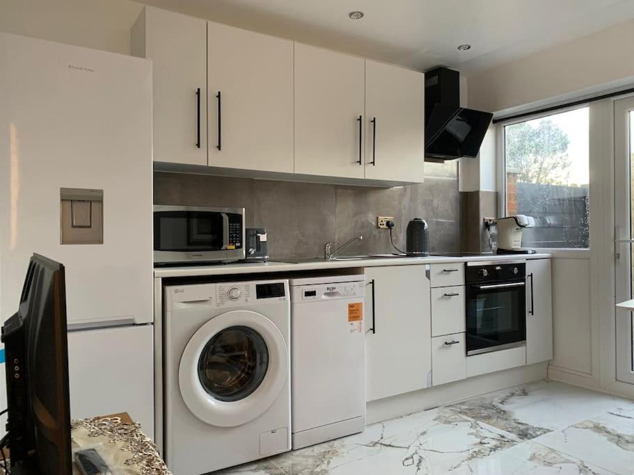 Apartment C, A One Bedroom Flat In South London Carshalton Ngoại thất bức ảnh