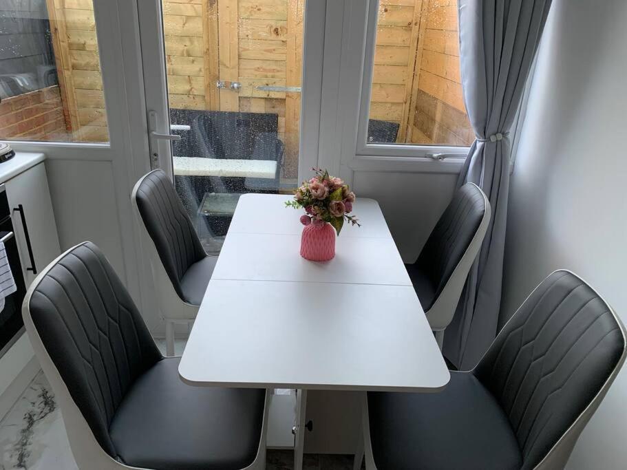 Apartment C, A One Bedroom Flat In South London Carshalton Ngoại thất bức ảnh